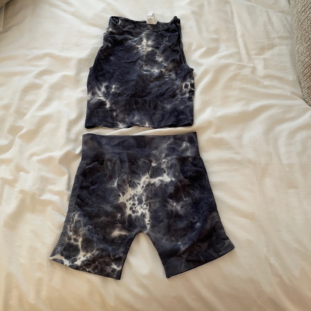 Blue and White Tie Dye Set